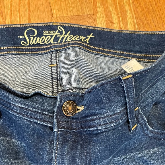 Old Navy “Sweetheart” Style Denim  Capris - Picture 3 of 4